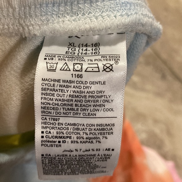 Old Navy | Vintage Rainbow Pocketed Shorts for Girls - Picture 4 of 5